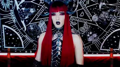 Snapshot of noamy_666 chatting on 12.28.24 caroline online show from 12.28.24