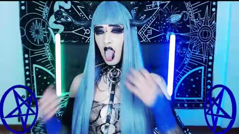 Snapshot of noamy_666 chatting on 02.04.25 caroline online show from 02.04.25