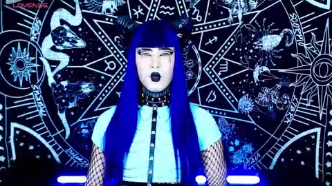 Snapshot of noamy_666 chatting on 10.17.25 caroline online show from 10.17.25