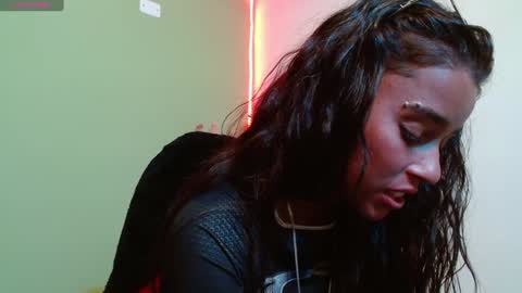 Noha Thomson online show from 01.17.25