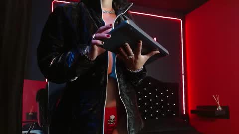 Noha Thomson online show from 10.28.25