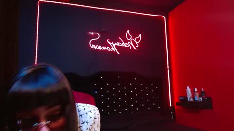 Noha Thomson online show from 11.22.25