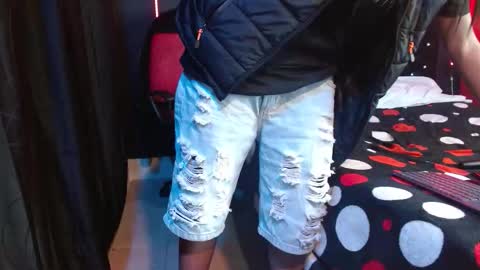 Noha Thomson online show from 12.05.25