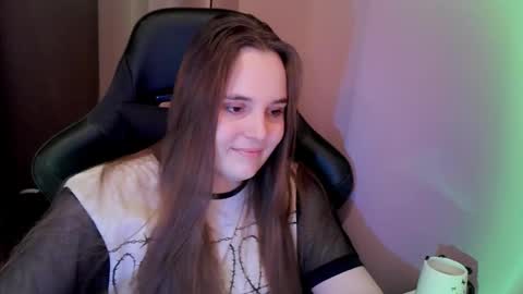 noir_ember_ online show from 12.04.25