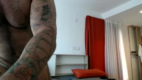 Snapshot of noisyx1976 chatting on 05.10.26 Im here enjoy online show from 05.10.26