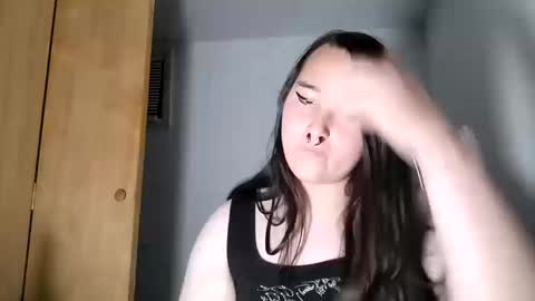 nonbinarybeauty20 online show from 10.14.25