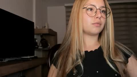 Ara online show from 10.18.25