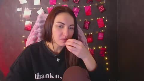 Nora online show from 12.04.25