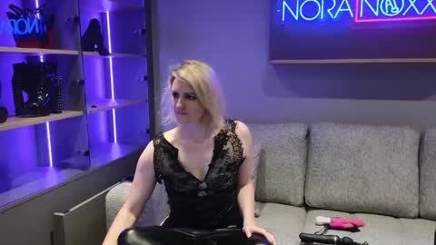 Snapshot of nora_noxx chatting on 05.13.26 NoraNoxx online show from 05.13.26