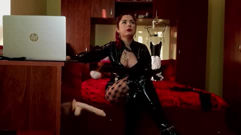 QueenManifest online show from 01.17.26