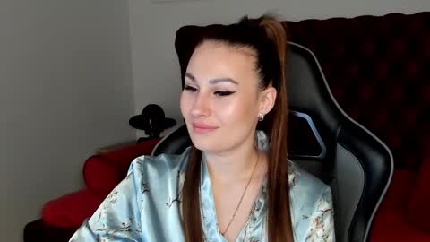 Snapshot of norafoxes chatting on 11.29.25 NoraFoxes online show from 11.29.25