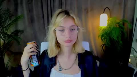 Snapshot of noramoreau chatting on 07.18.26 Nora online show from 07.18.26