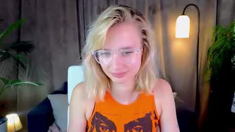 Snapshot of noramoreau chatting on 07.22.26 Nora online show from 07.22.26