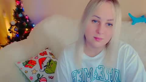 Snapshot of not_nakedcat chatting on 12.23.24 hi glad to chat online show from 12.23.24