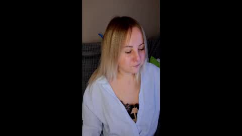 Snapshot of not_nakedcat chatting on 10.09.25 hi glad to chat online show from 10.09.25