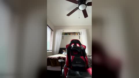 Snapshot of notmeantforeggs chatting on 03.10.26 notmeantforeggs online show from 03.10.26