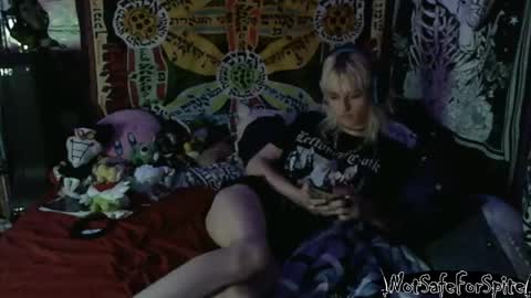 Snapshot of notsafeforspite chatting on 04.30.26 FREAKY DRACULA online show from 04.30.26