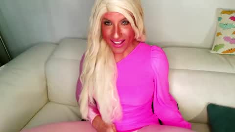 Snapshot of nylonbreanna chatting on 10.21.25 Breanna Rae online show from 10.21.25