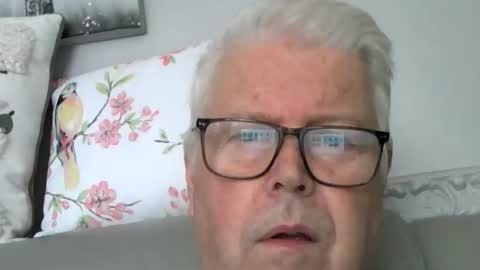 Snapshot of nylonlegs69 chatting on 09.24.25 stockings suspenders mad online show from 09.24.25