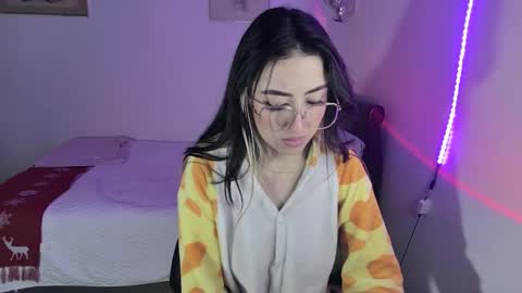 Snapshot of nymph_frida chatting on 12.09.24 Frida online show from 12.09.24