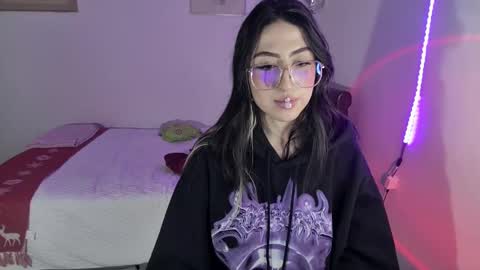 Snapshot of nymph_frida chatting on 12.11.24 Frida online show from 12.11.24