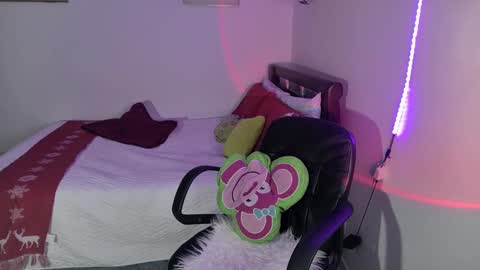 Snapshot of nymph_frida chatting on 12.12.24 Frida online show from 12.12.24