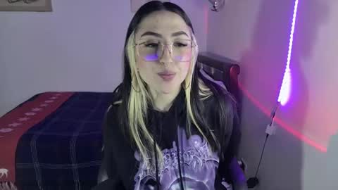 Snapshot of nymph_frida chatting on 12.20.24 Frida online show from 12.20.24