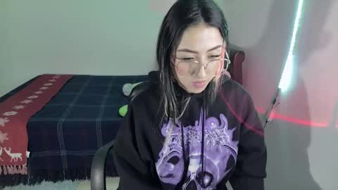 Snapshot of nymph_frida chatting on 12.26.24 Frida online show from 12.26.24