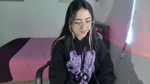 Snapshot of nymph_frida chatting on 01.13.25 Frida online show from 01.13.25