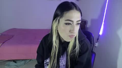 Snapshot of nymph_frida chatting on 01.27.25 Frida online show from 01.27.25