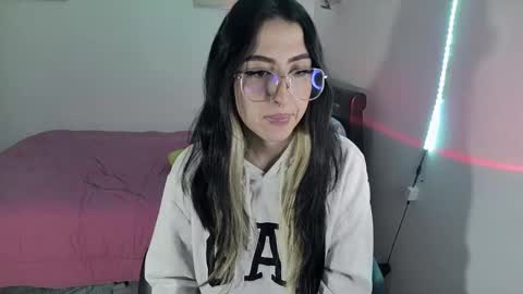 Snapshot of nymph_frida chatting on 01.29.25 Frida online show from 01.29.25