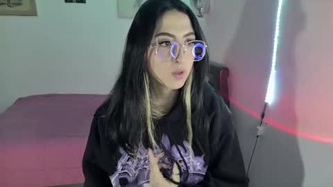 Snapshot of nymph_frida chatting on 02.04.25 Frida online show from 02.04.25