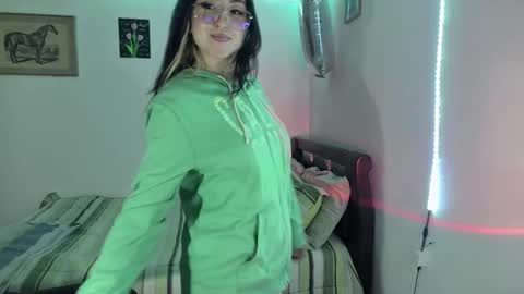 Snapshot of nymph_frida chatting on 02.17.25 Frida online show from 02.17.25