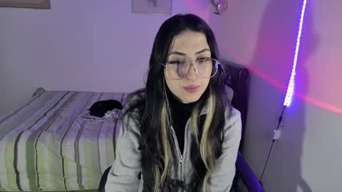 Snapshot of nymph_frida chatting on 02.18.25 Frida online show from 02.18.25