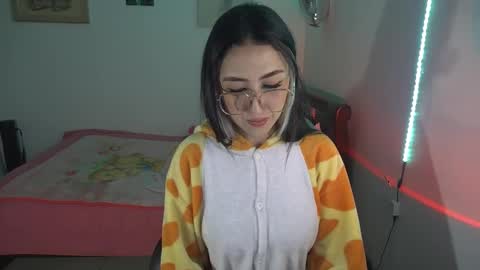 Snapshot of nymph_frida chatting on 09.20.25 Frida online show from 09.20.25