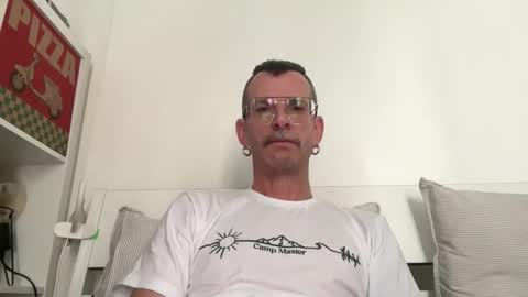 Snapshot of o_johnny_deep_o chatting on 02.26.26 Jonathan Deep online show from 02.26.26