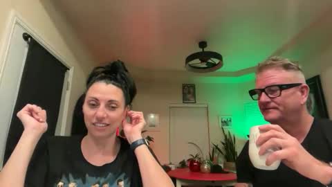 Snapshot of obsidianheartsx chatting on 11.22.25 SimplyUs online show from 11.22.25