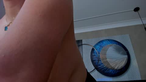 independent model online show from 01.18.25