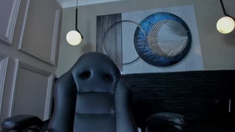 independent model online show from 01.24.25