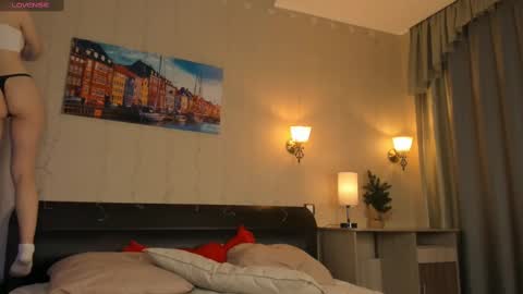 Lynna online show from 02.11.25