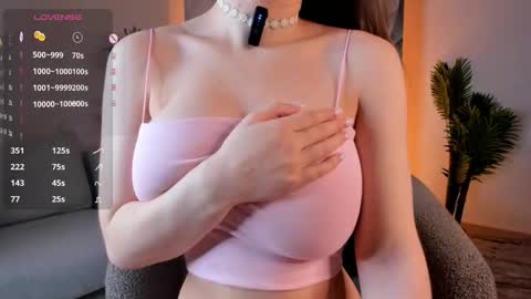 Lynna online show from 10.08.25