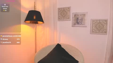 Snapshot of oh__holly chatting on 02.08.25 Holly online show from 02.08.25