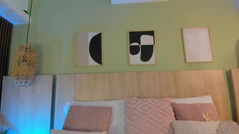 Holly online show from 04.10.26