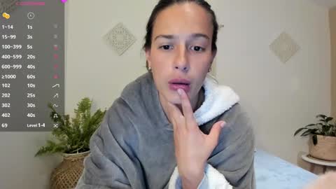 Snapshot of ohanna_ chatting on 01.11.25 ohanna_ online show from 01.11.25