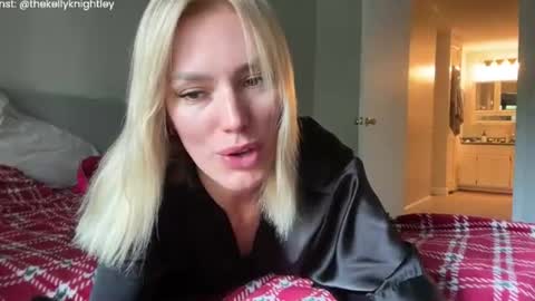 Snapshot of ohbabykelly chatting on 07.19.26 Kelly online show from 07.19.26