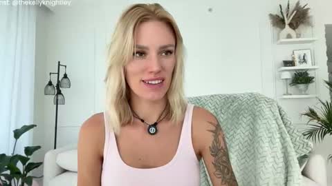 Snapshot of ohbabykelly chatting on 07.30.26 Kelly online show from 07.30.26
