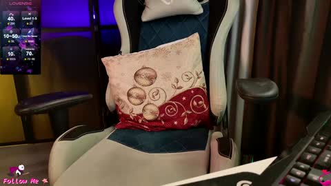 Snapshot of ohleya chatting on 01.22.25 Leya online show from 01.22.25