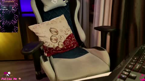 Snapshot of ohleya chatting on 01.27.25 Leya online show from 01.27.25