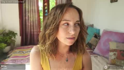 Snapshot of ohmymojo chatting on 10.02.25 Mo online show from 10.02.25