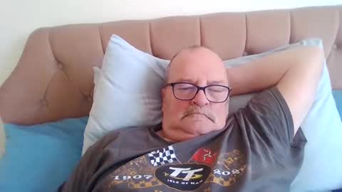 Snapshot of old_fkr chatting on 12.25.24 old_fkr online show from 12.25.24